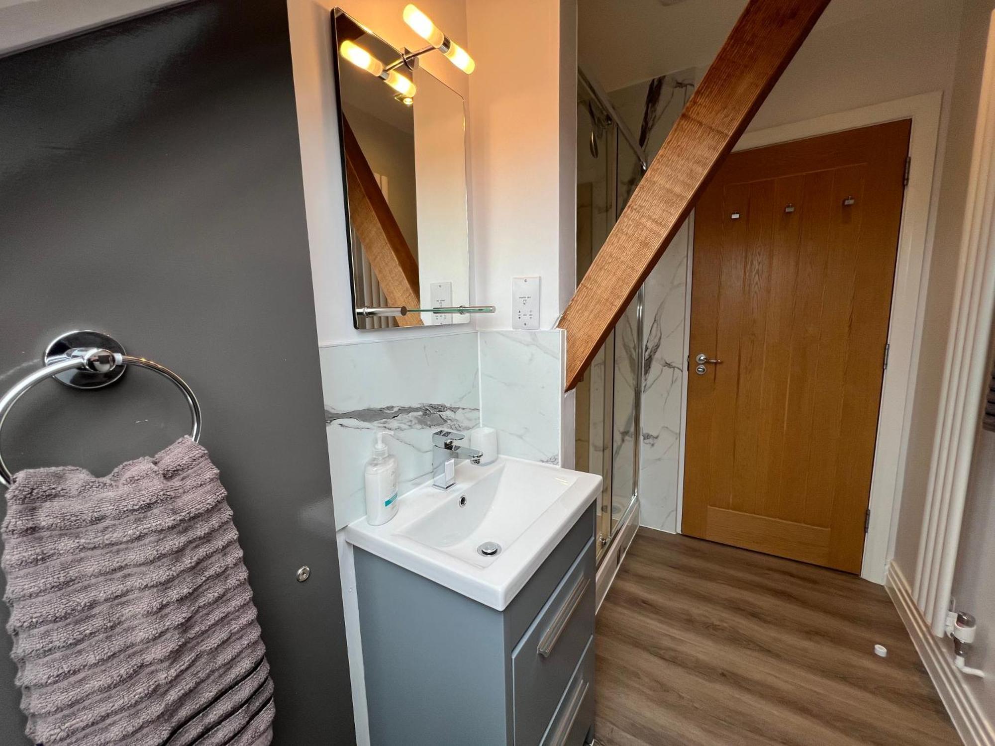 Glastonbury Secret Retreat - 1 Bd Split-Level Apt, Sleeps 3 Zewnętrze zdjęcie
