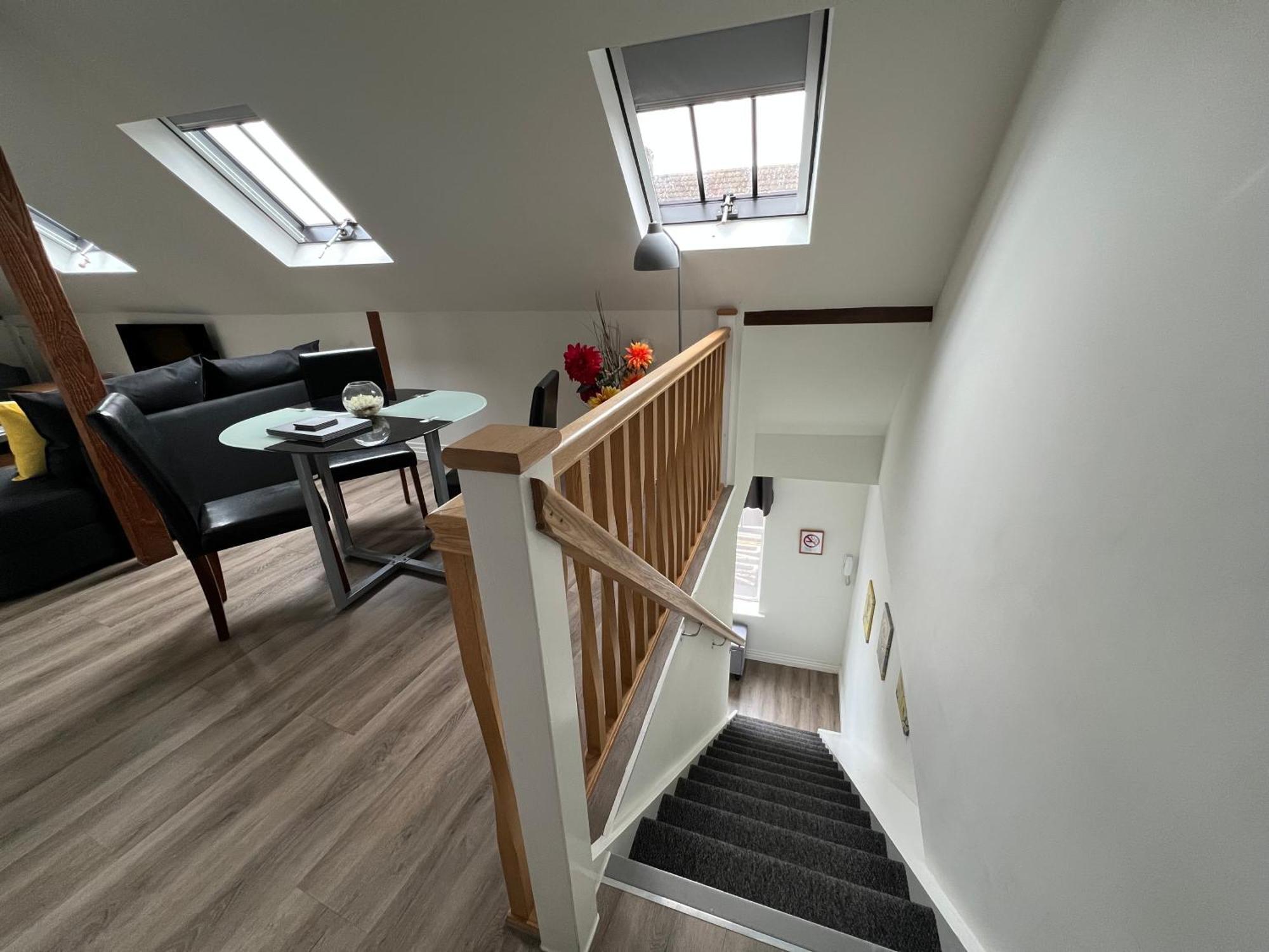 Glastonbury Secret Retreat - 1 Bd Split-Level Apt, Sleeps 3 Zewnętrze zdjęcie