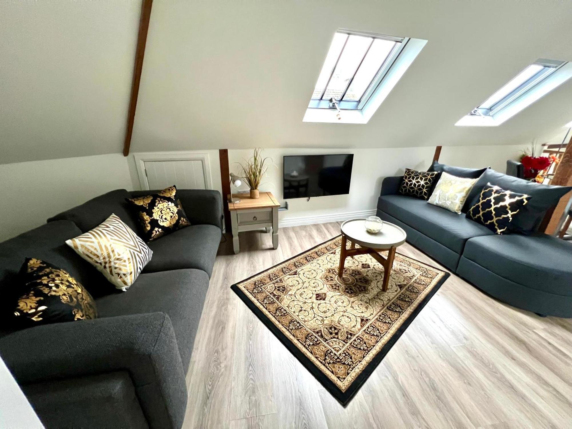Glastonbury Secret Retreat - 1 Bd Split-Level Apt, Sleeps 3 Zewnętrze zdjęcie