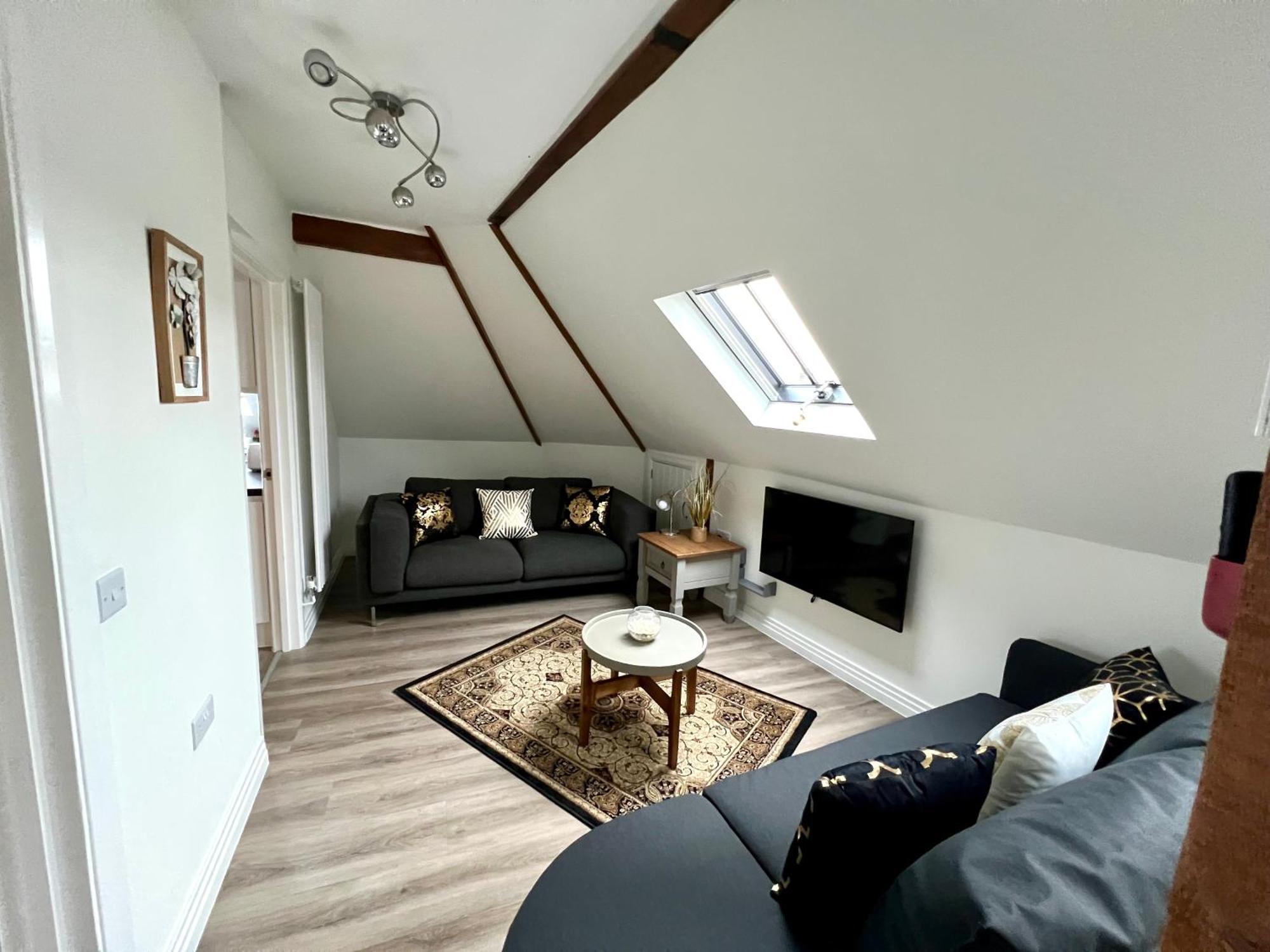 Glastonbury Secret Retreat - 1 Bd Split-Level Apt, Sleeps 3 Zewnętrze zdjęcie