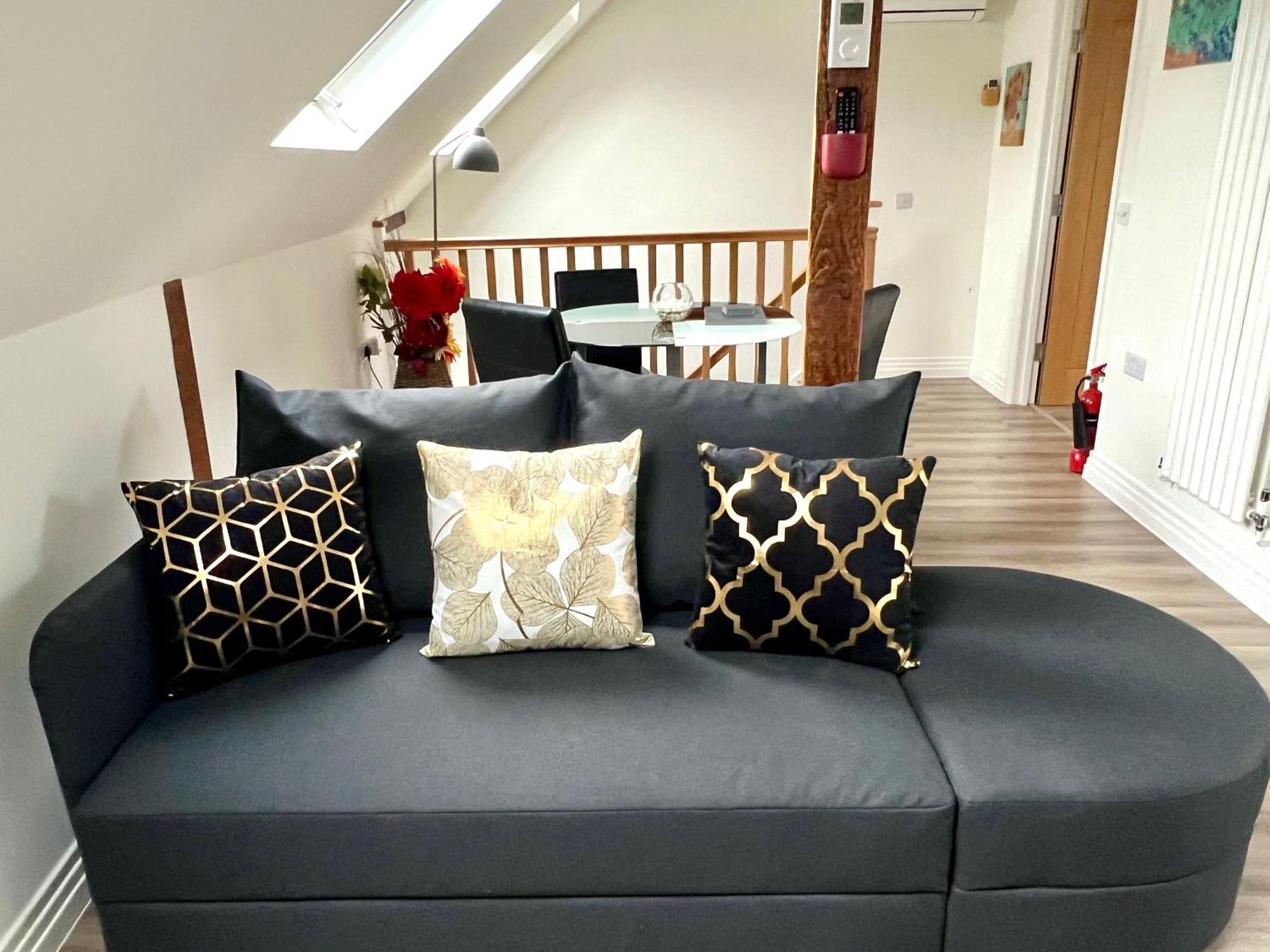 Glastonbury Secret Retreat - 1 Bd Split-Level Apt, Sleeps 3 Zewnętrze zdjęcie